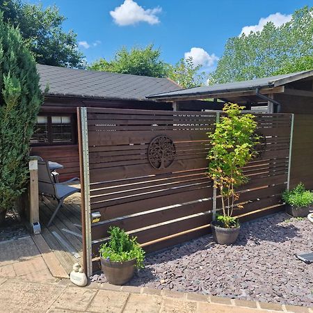 Cypress Log Cabins Accommodation Godshill  エクステリア 写真