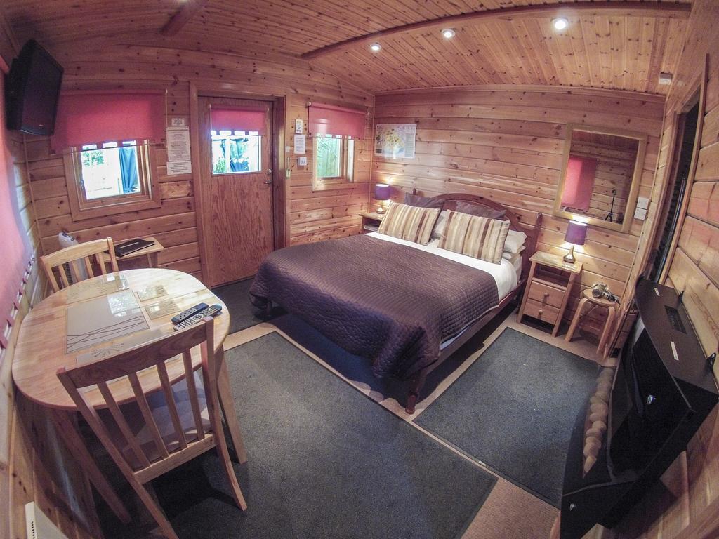 Cypress Log Cabins Accommodation Godshill  部屋 写真