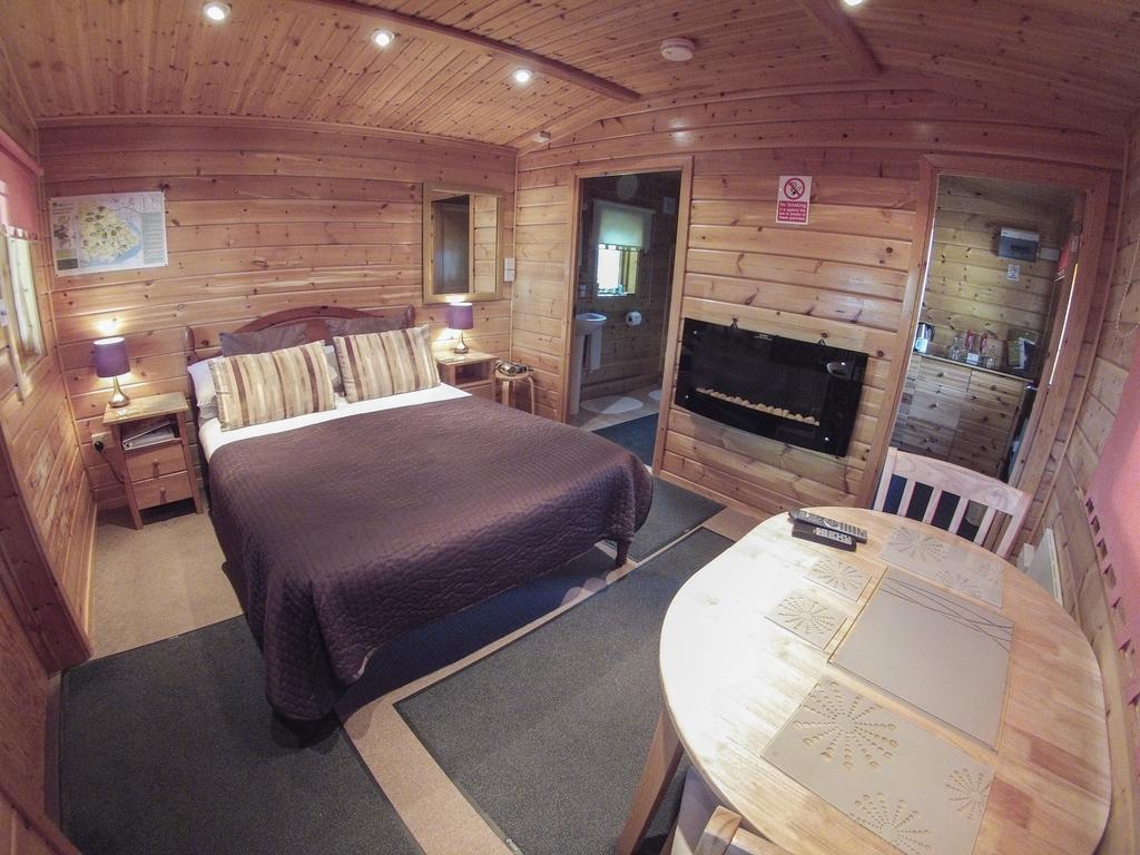 Cypress Log Cabins Accommodation Godshill  部屋 写真